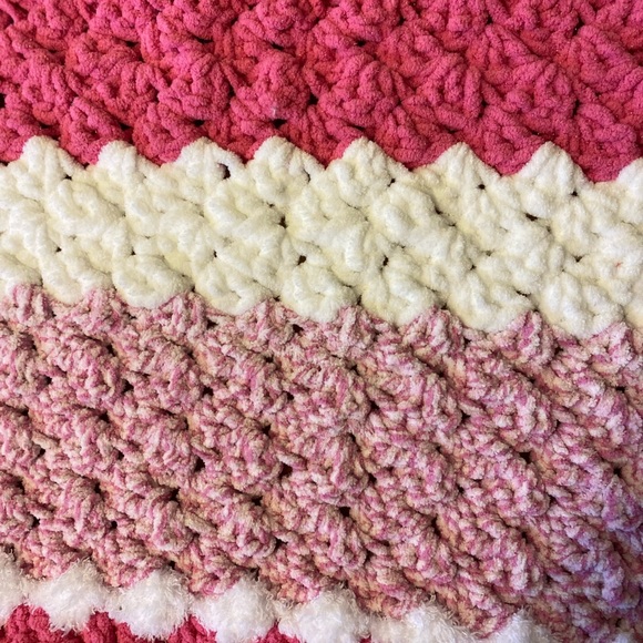 Handmade baby blanket. - Picture 3 of 4